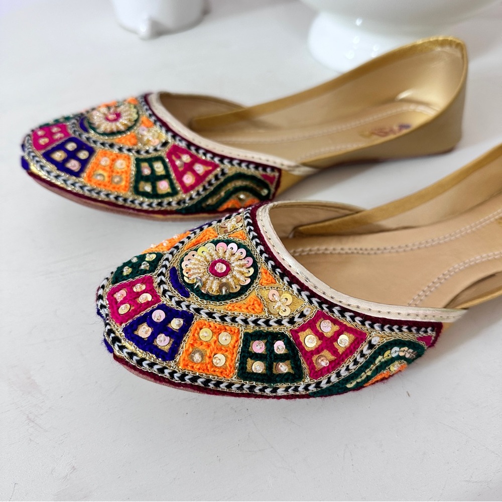 Pakistani traditional khussa